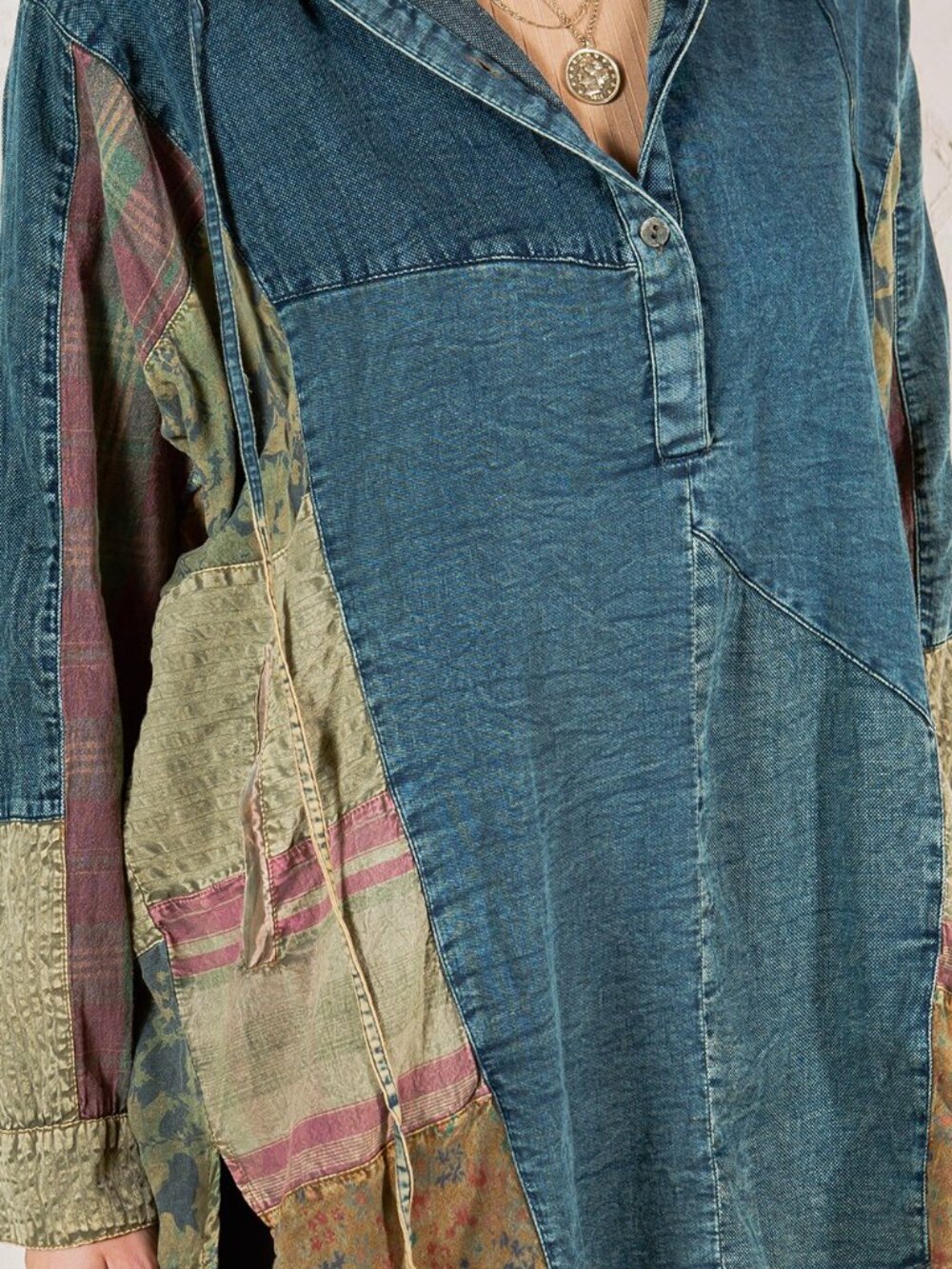 Western Boho Chic: Hooded High Low Patchwork Top - Picture 5 of 6